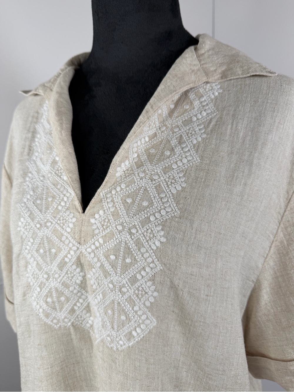 NWT Banana Republic Linen Blend Embroidered Blouse Beige Size Medium - Picture 2 of 7